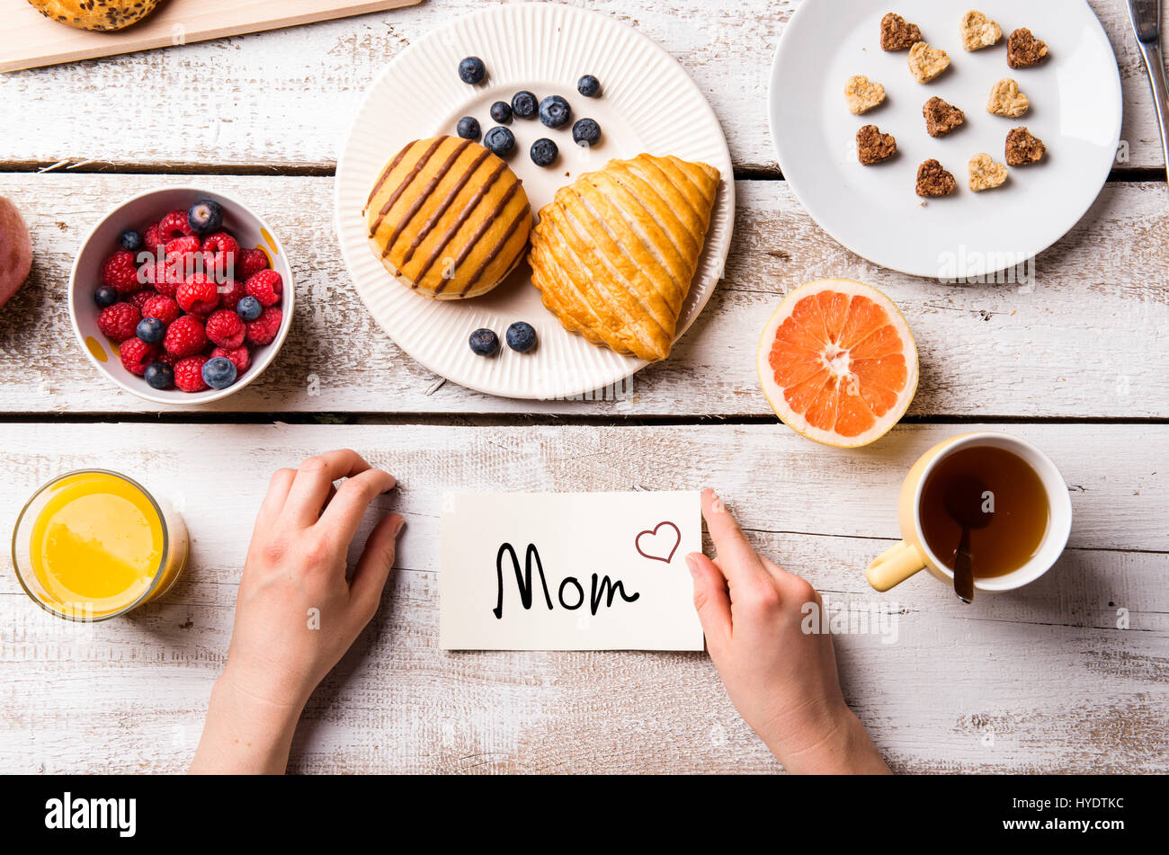 Mothers day composition. Little note and breakfast meal Stock Photo - Alamy