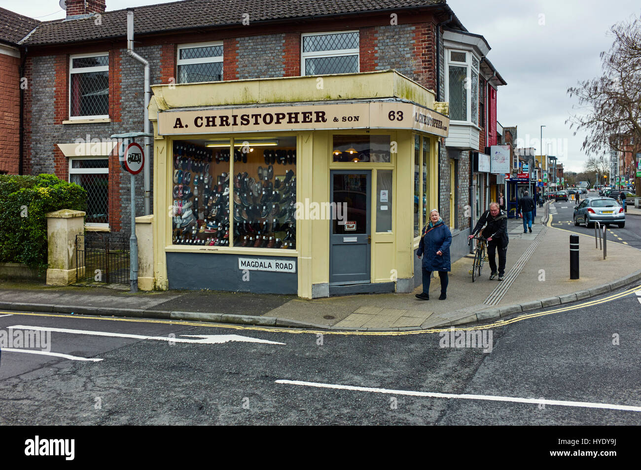 Traditional shoe shop in Cosham, Portsmouth Stock Photo - Alamy