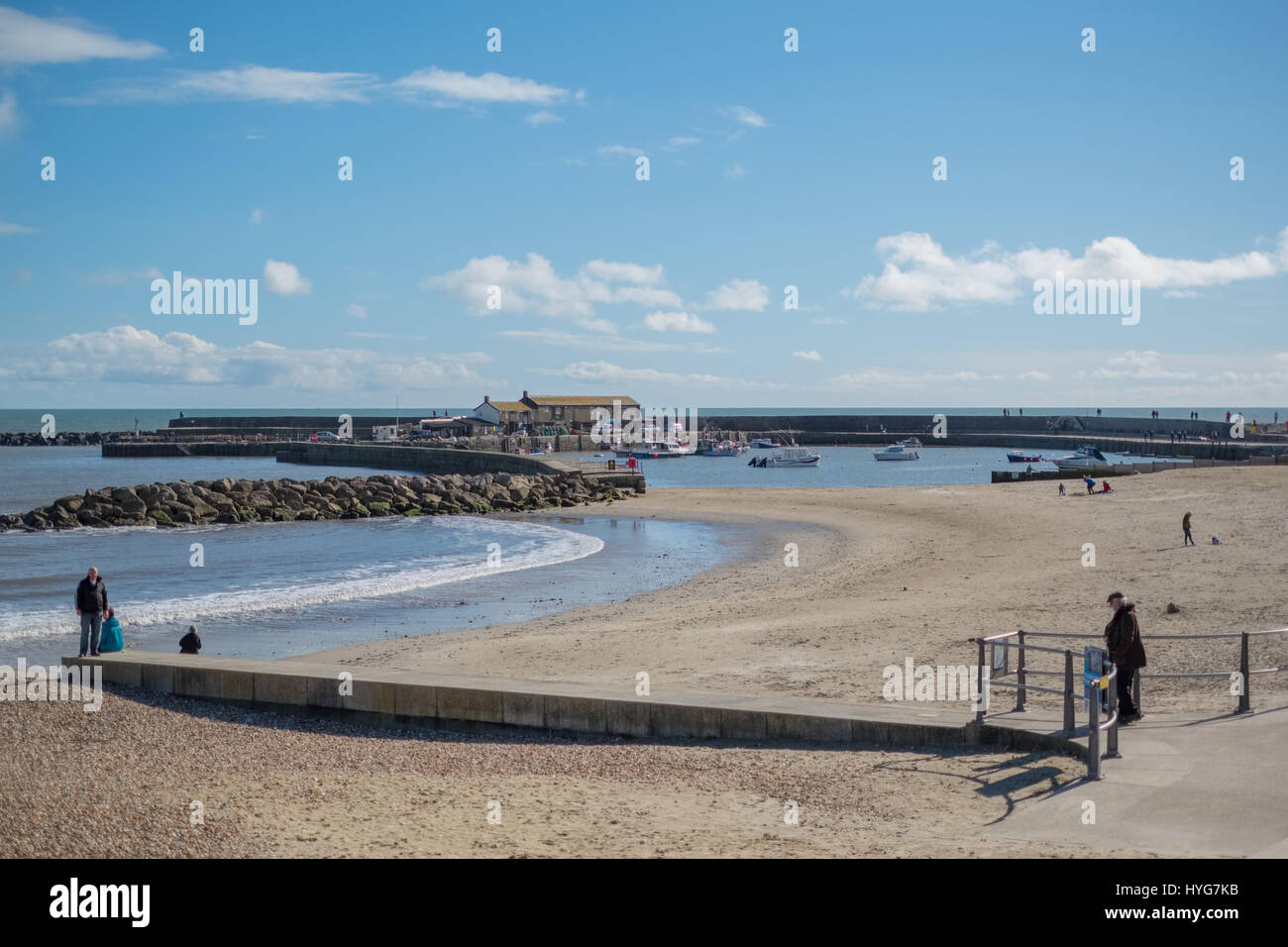 Lyme regis beachfront beach hi-res stock photography and images - Alamy