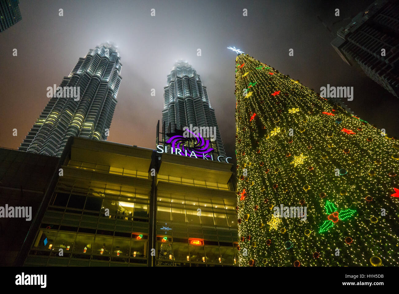 Petronas towers in malaysia hires stock photography and images Alamy