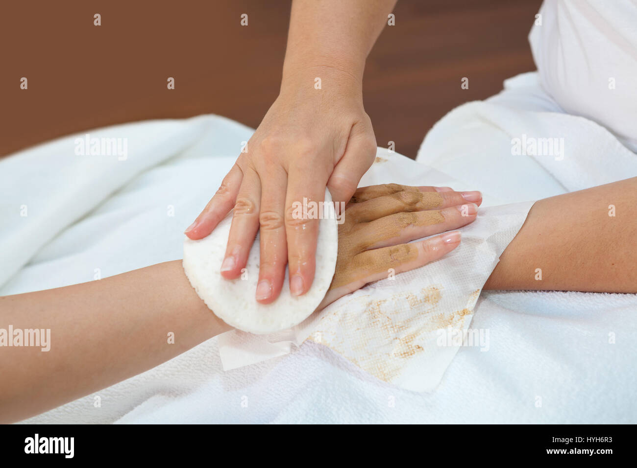 Therapist removing skin mask from the client's hand Stock Photo - Alamy