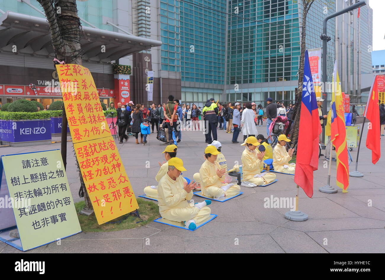Falun Gong practitioner protests against Chinese communist party in Taipei Taiwan. Falun Gong is a Chinese spiritual practice viewed as a potential th Stock Photo