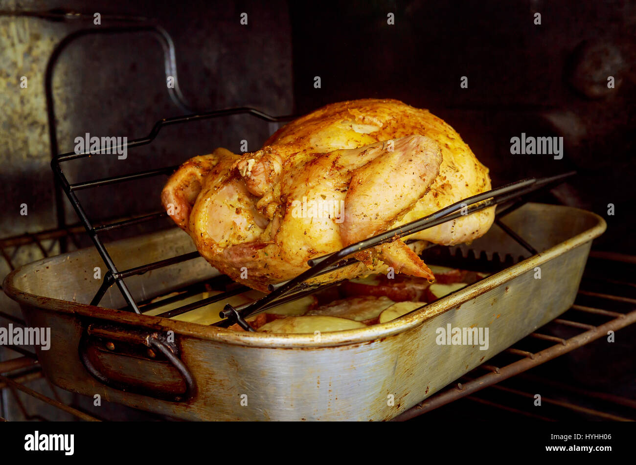 https://c8.alamy.com/comp/HYHH06/appetizing-roast-turkey-and-potatoes-in-the-oven-chicken-grill-oven-HYHH06.jpg