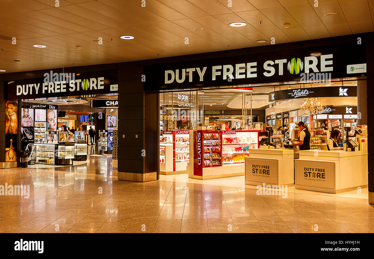 Signage is displayed atop a DFS Group Ltd. duty free store at Photo  d'actualité - Getty Images