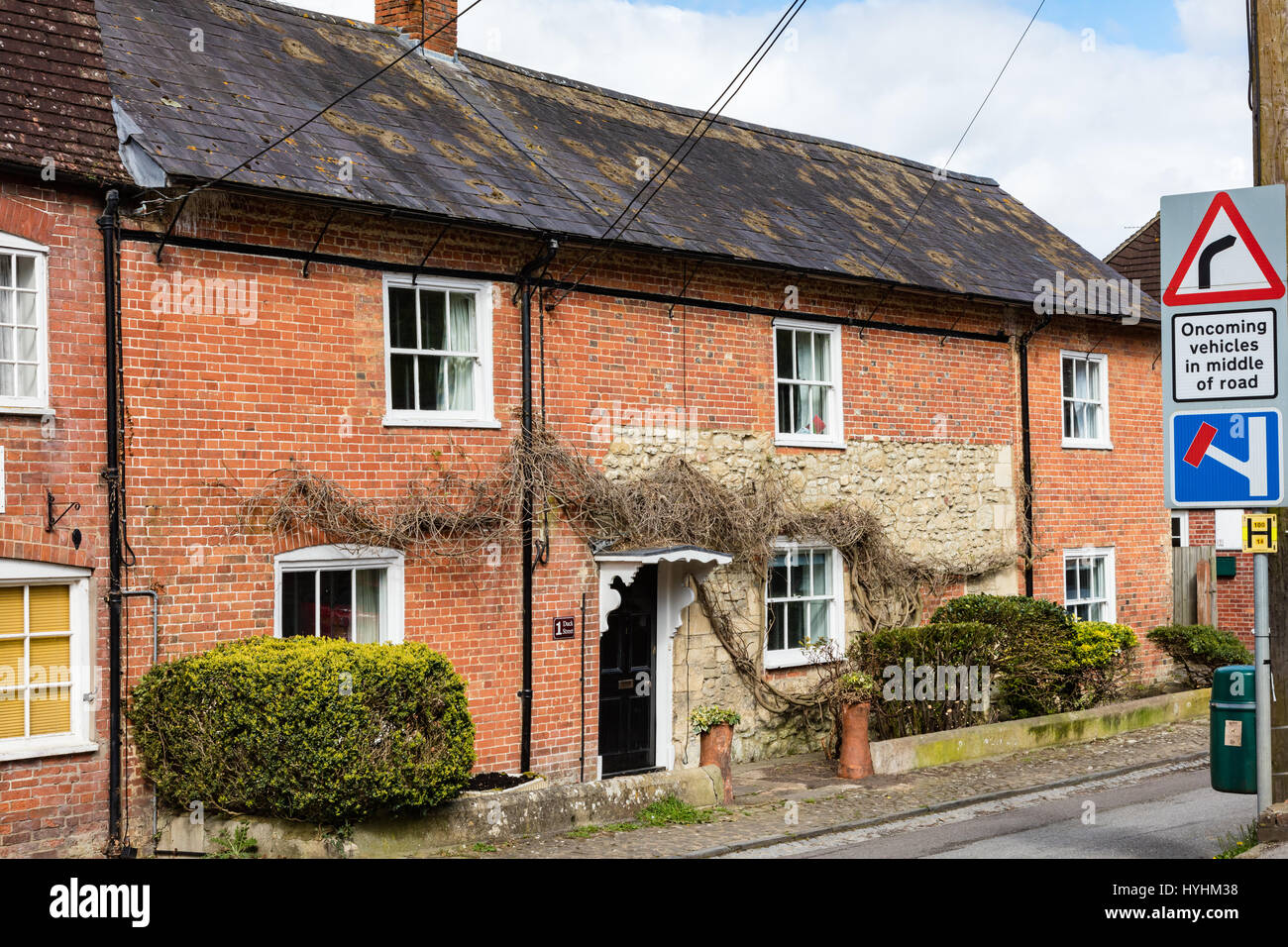 the pretty cottage of 1 Duck Street just off the main A360 road which runs through the pretty village of Potterne, Wiltshire, UK Stock Photo