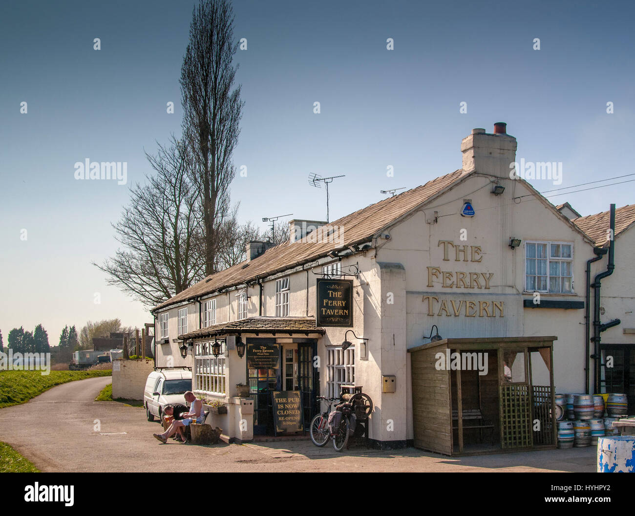 The Fiddlers Ferry Tavern pub at Penketh. Cheshire. Stock Photo