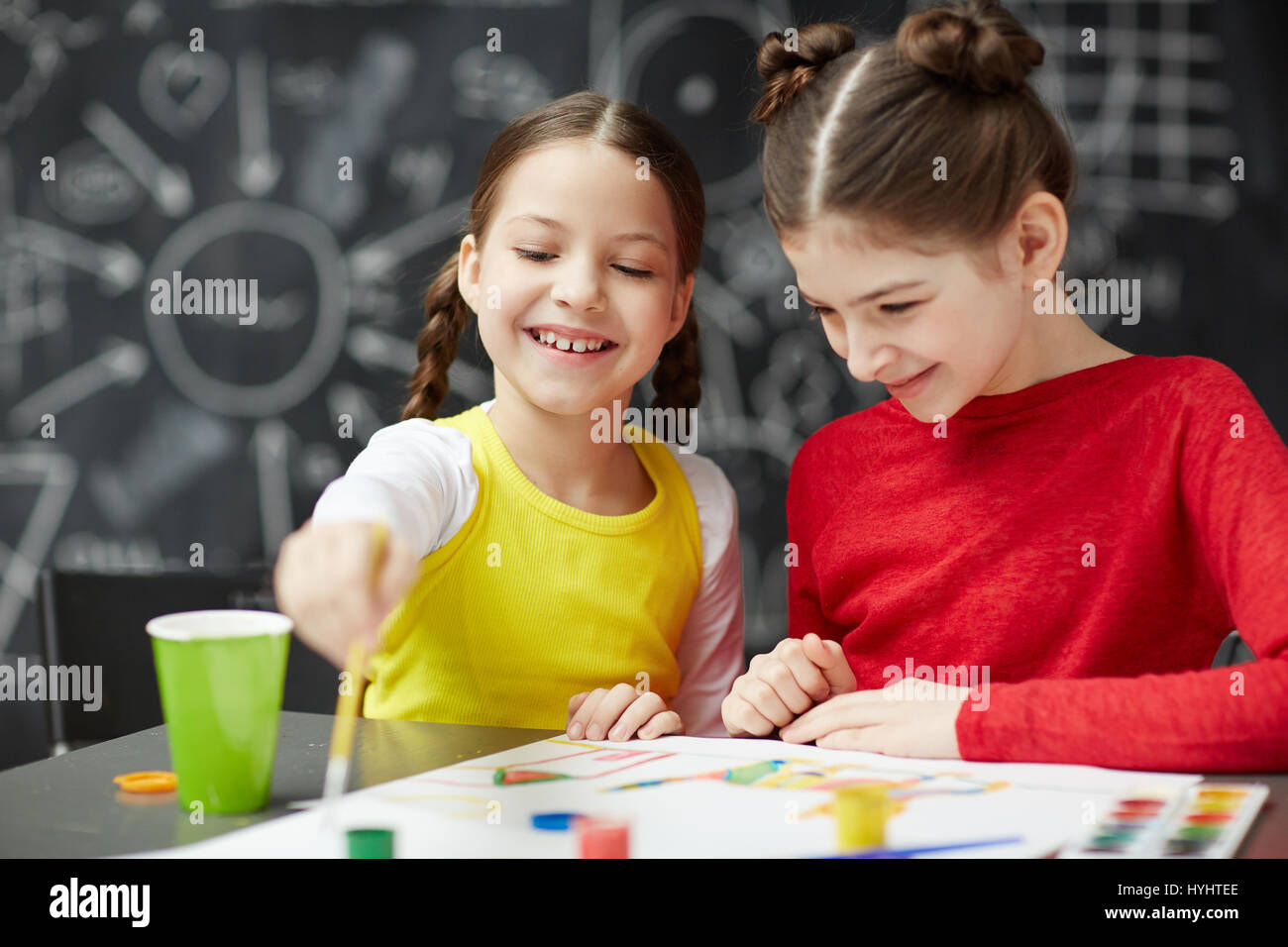 Children drawing painting group hi-res stock photography and images - Alamy
