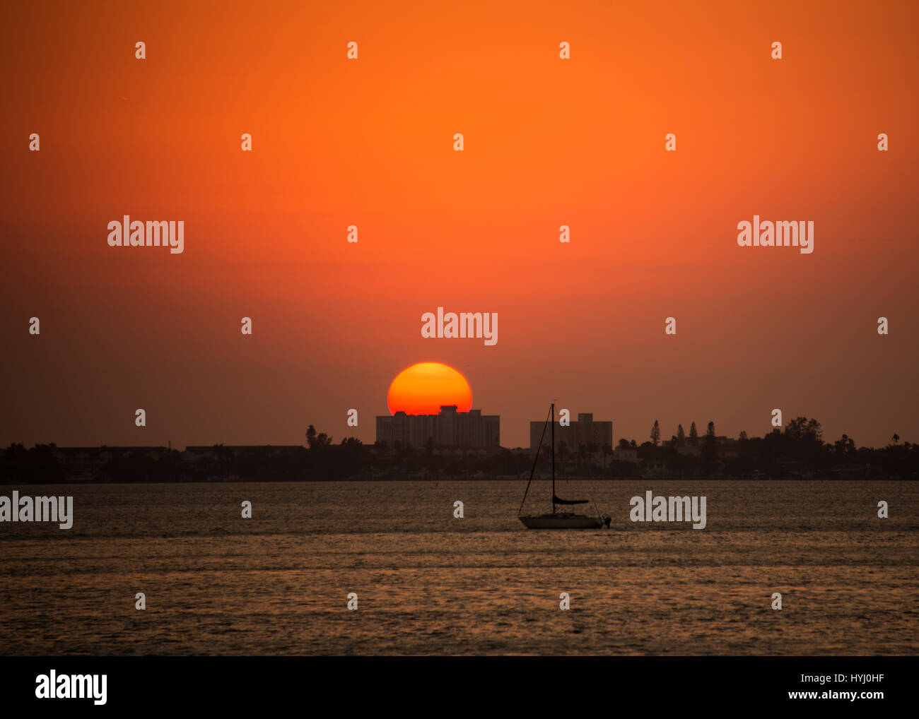 Beach beauty boat sunset hi-res stock photography and images - Alamy