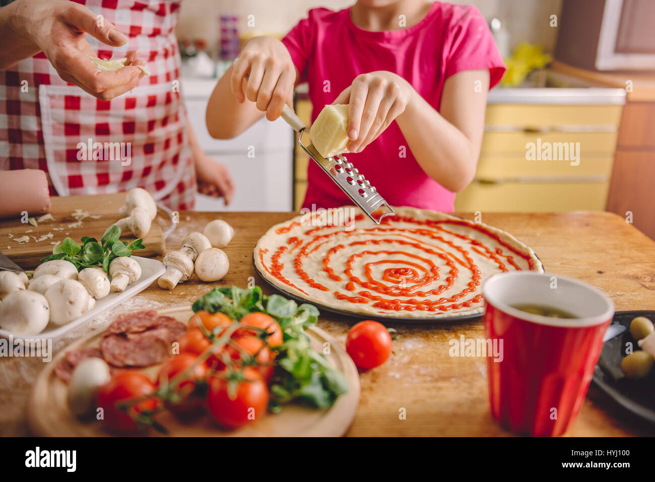 Игра приготовь пиццу. Игра пицца. Коллекция наклеек нарисовать приготовь пиццу. Игра барби пицца. Включи готовим пиццу.