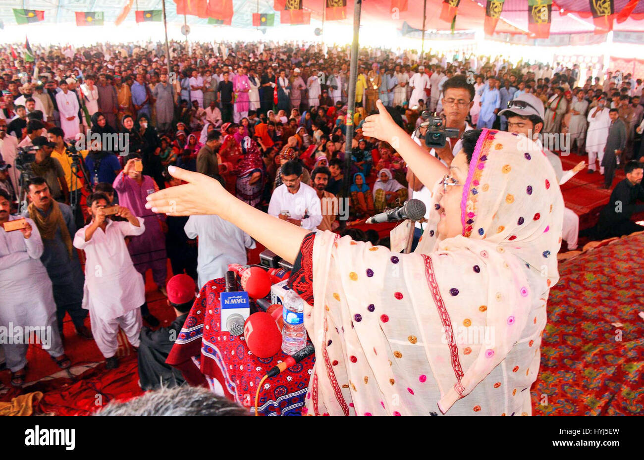 Karachi, Pakistan. 4th April, 2017. Chairperson Peoples Party (SB), Ghinwa Bhutto addresses to public gathering on the occasion of 38th death anniversary of Zulfiqar Ali Bhutto, held in Garhi Khuda Bux on Tuesday, April 04, 2017. Credit: Jamal Dawoodpoto/PPI Images/Alamy Live News Credit: Asianet-Pakistan/Alamy Live News Stock Photo