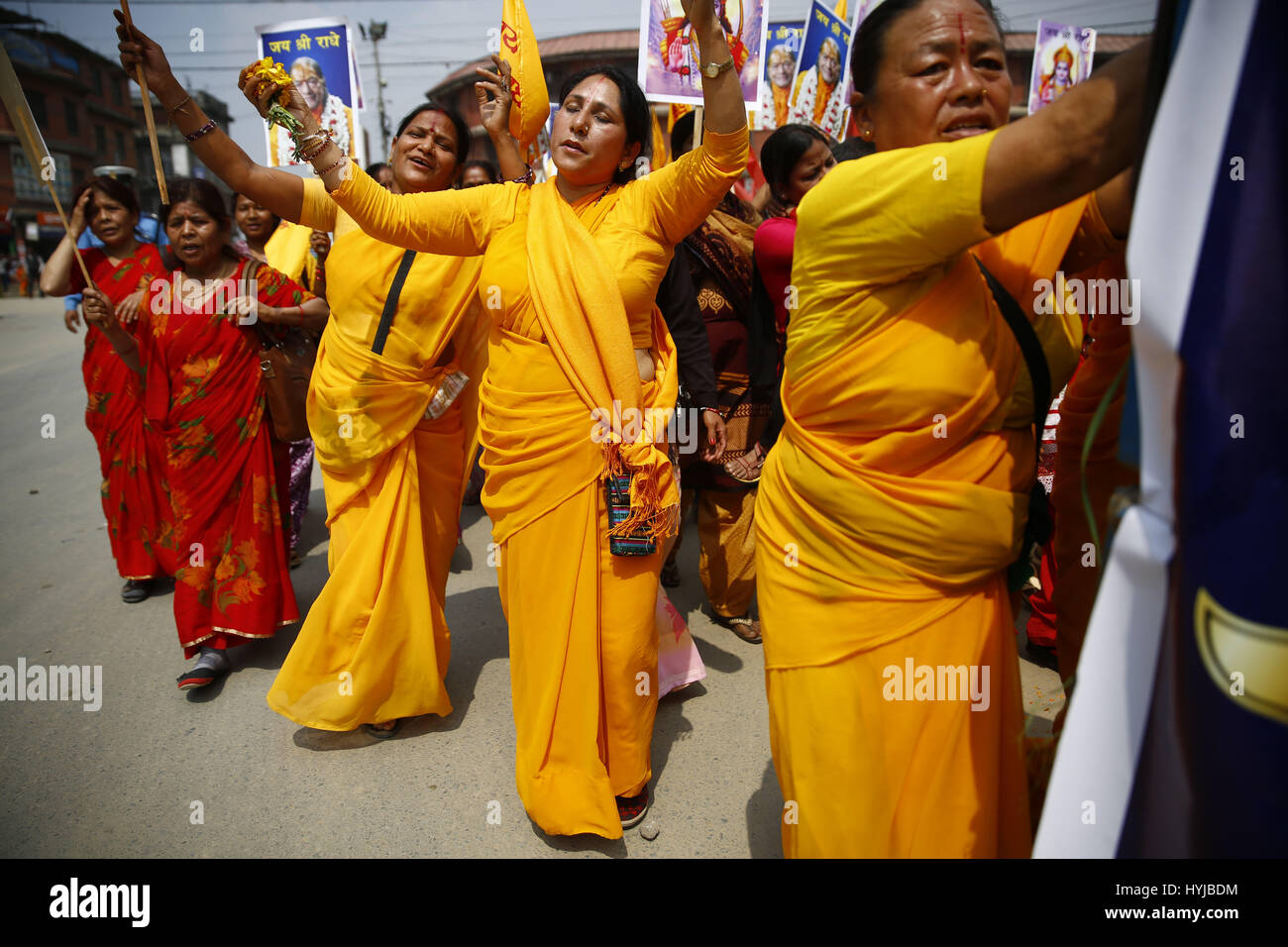 Kathmandu, Nepal. 5th Apr, 2017. Nepalese Hindu devotees chant prayers ...