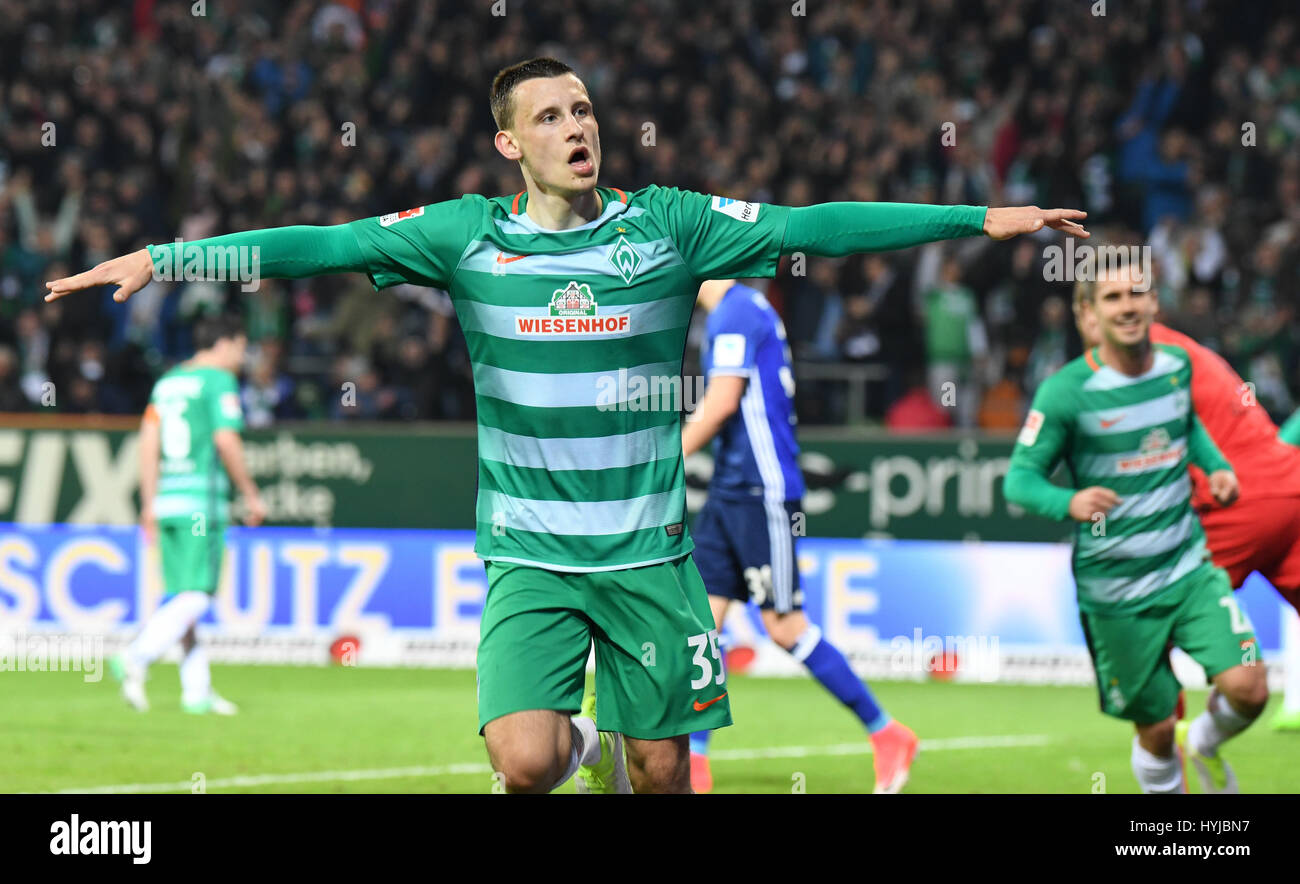 Bremen, Germany. 4th Apr, 2017. Bremen's Maximilian Eggestein ...