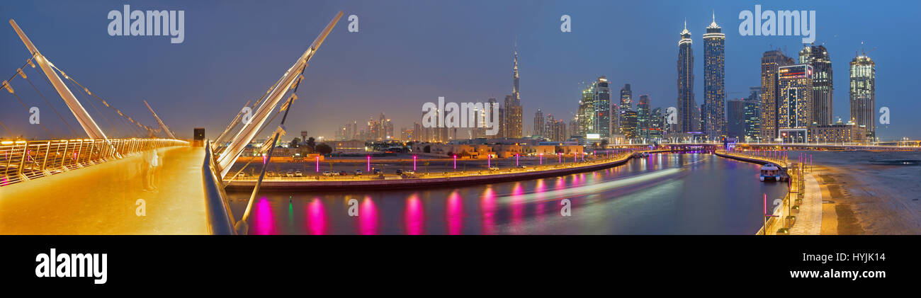 Downtown skyline architecture hi-res stock photography and images - Alamy