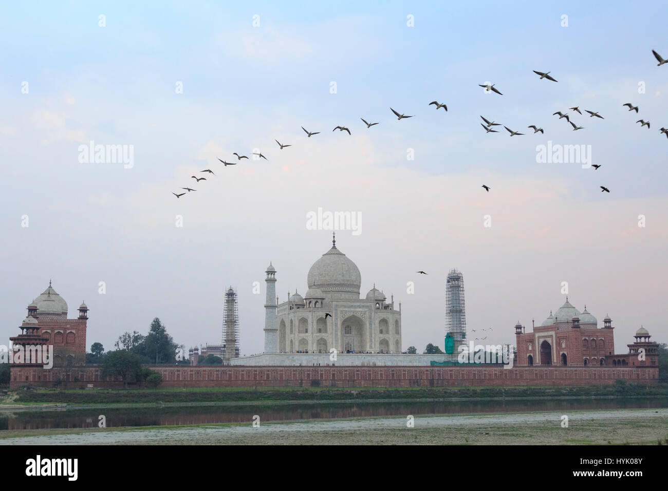 Taj Mahal von nördlich des Yamuna Flusses aus gesehen, Park Mehtab Bagh, Agra, Uttar Pradesh, Indien Stock Photo
