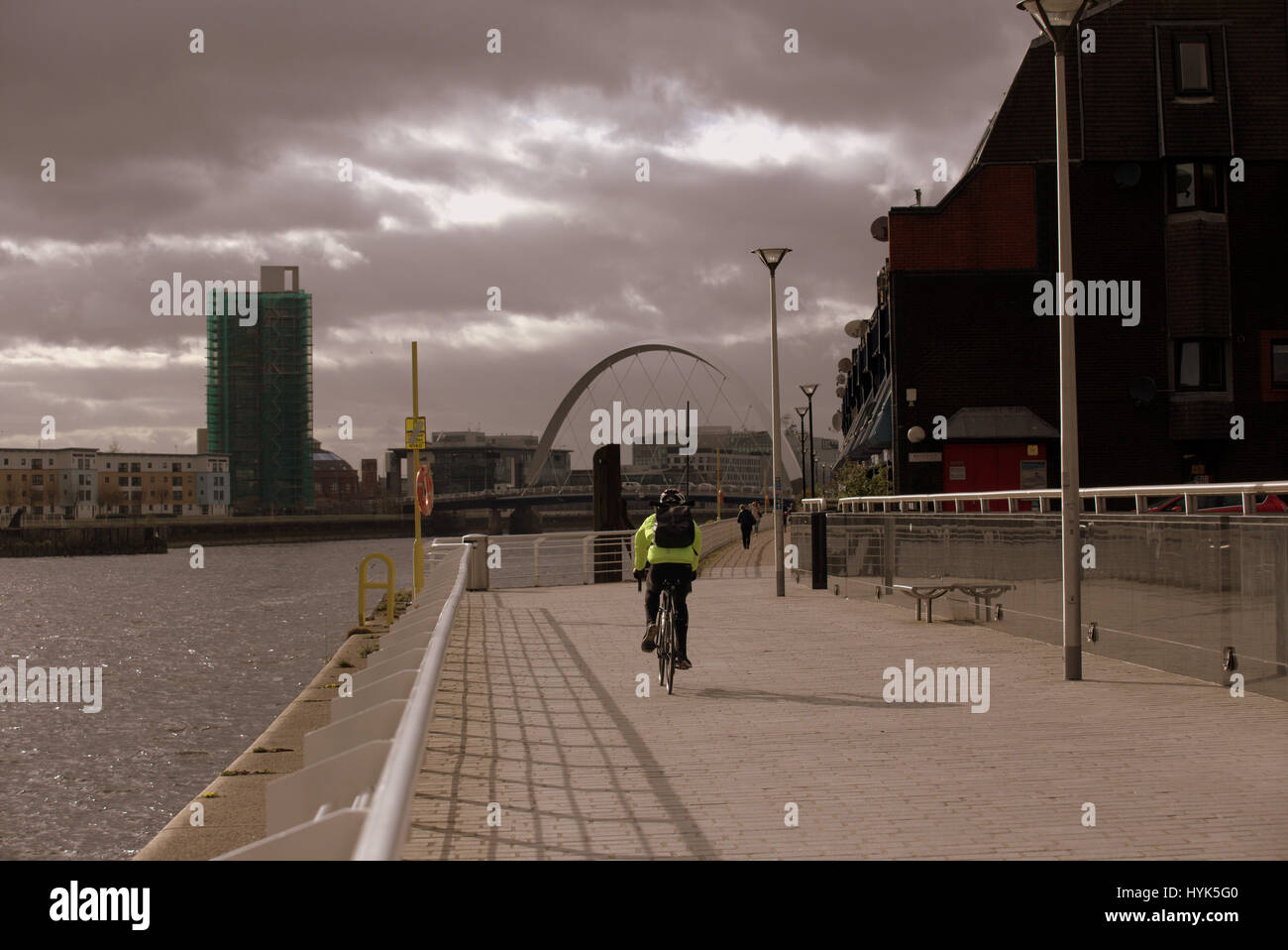 Clyde walkway people walking tourists cyclist Stock Photo