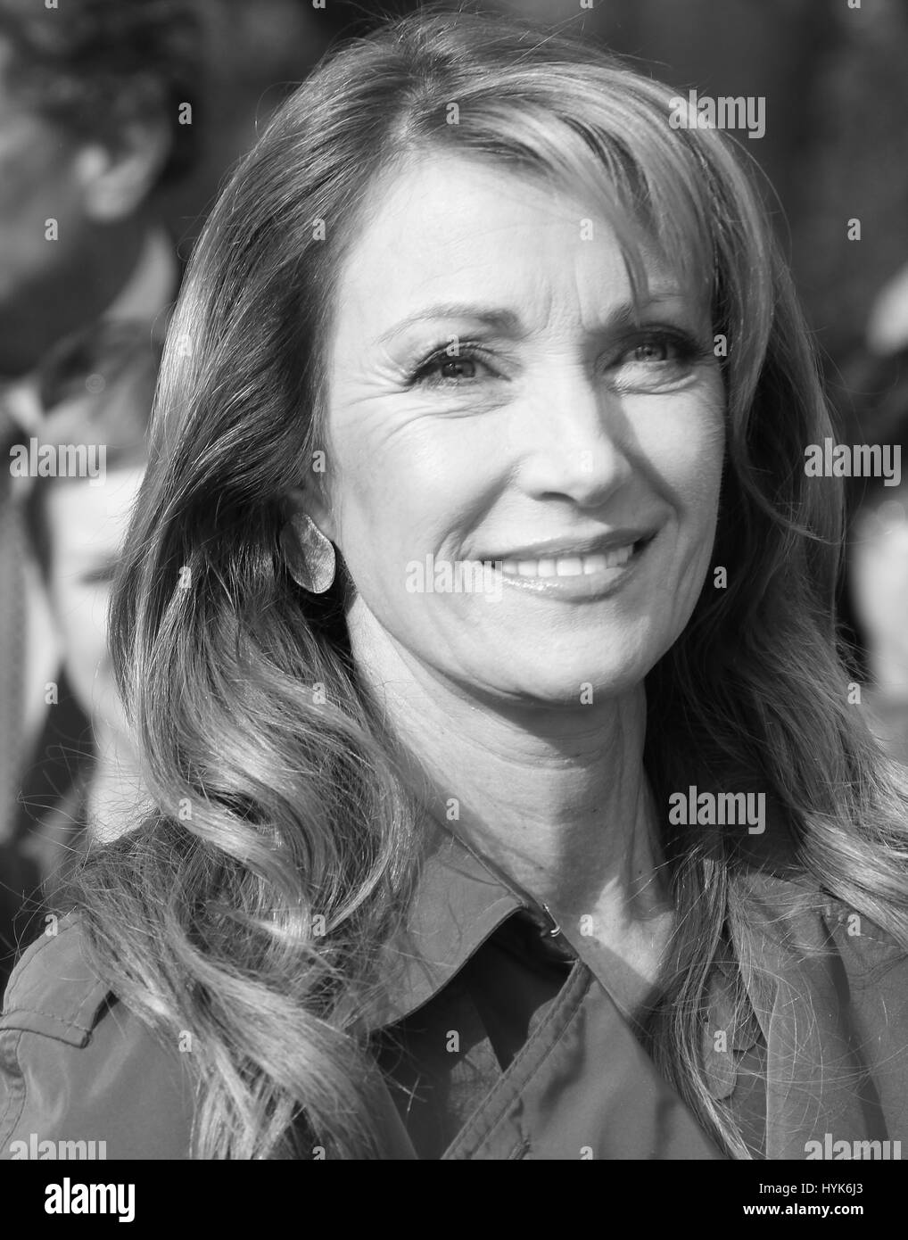 BLACK AND WHITE CATEGORY. ACTOR JANE SEYMOUR  IN LONDON, UK. ENTERTAINMENT AND CELEBRITIES. PAINTERS AND ARTISTS. MONOCHROME IMAGES. BLACK AND WHITE PHOTOGRAPHY. JANE SEYOUR IS AN ACCOMPLISHED PAINTER ARTIST. Russell Moore portfolio page. Stock Photo
