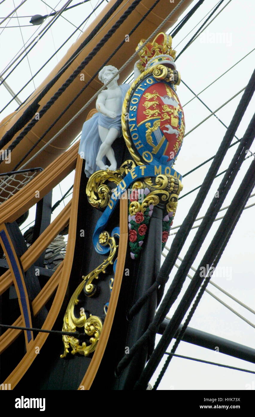 AJAXNETPHOTO. 2005. PORTSMOUTH, ENGLAND. - FIGUREHEAD - THE FIGUREHEAD AND TRAILBOARDS OF HMS VICTORY, A REPLICA OF THE SAME DESIGN MOUNTED ON THE BEAKHEAD OF THE SHIP AT THE BATTLE OF TRAFALGAR IN 1805. PHOTO:JONATHAN EASTLAND/AJAX REF:D151003/1462 Stock Photo