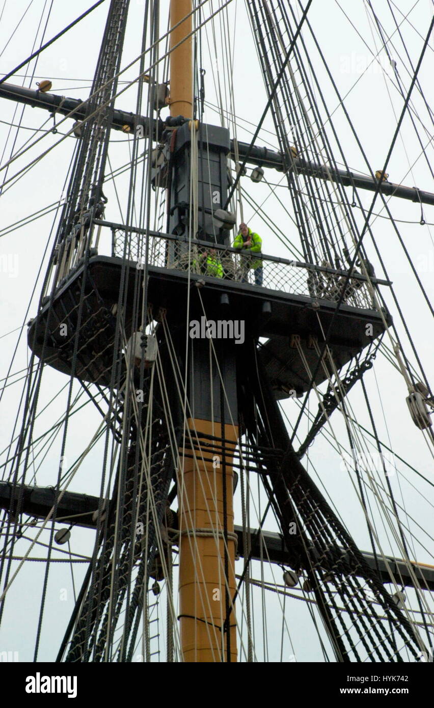 AJAXNETPHOTO. 2005. PORTSMOUTH, ENGLAND. - FIGHTING TOPS - THE PLATFORM AT THE TOP OF THE LOWER SECTION OF HMS VICTORY'S MAINMAST, USED BY MARINES TO POUR MUSKET FIRE INTO THE RANKS OF ENEMY SAILORS AND SOLDIERS BELOW. IT WAS A PRACTICE FROWNED UPON BY NELSON. PHOTO:JONATHAN EASTLAND/AJAX REF:D151003/1470 Stock Photo