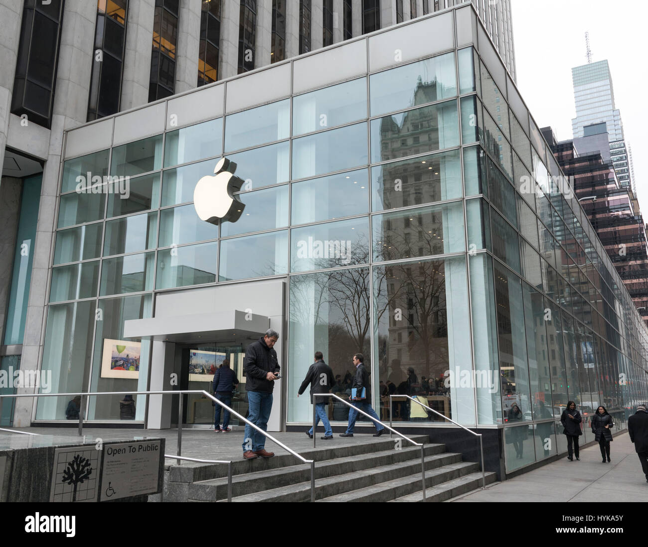 entrance to Apple Store, Fifth Avenue, New York City, Manhattan, USA Stock Photo