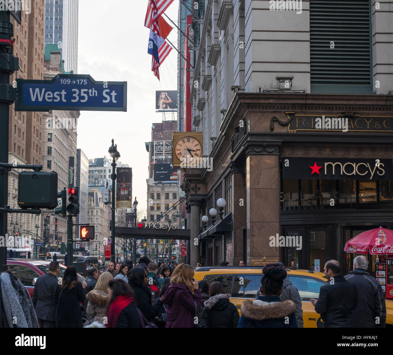 Macys NYC – Stock Editorial Photo © littleny #57844301