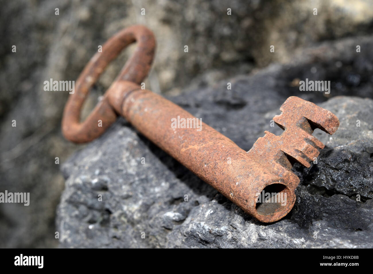 Antique rusty key hi-res stock photography and images - Alamy