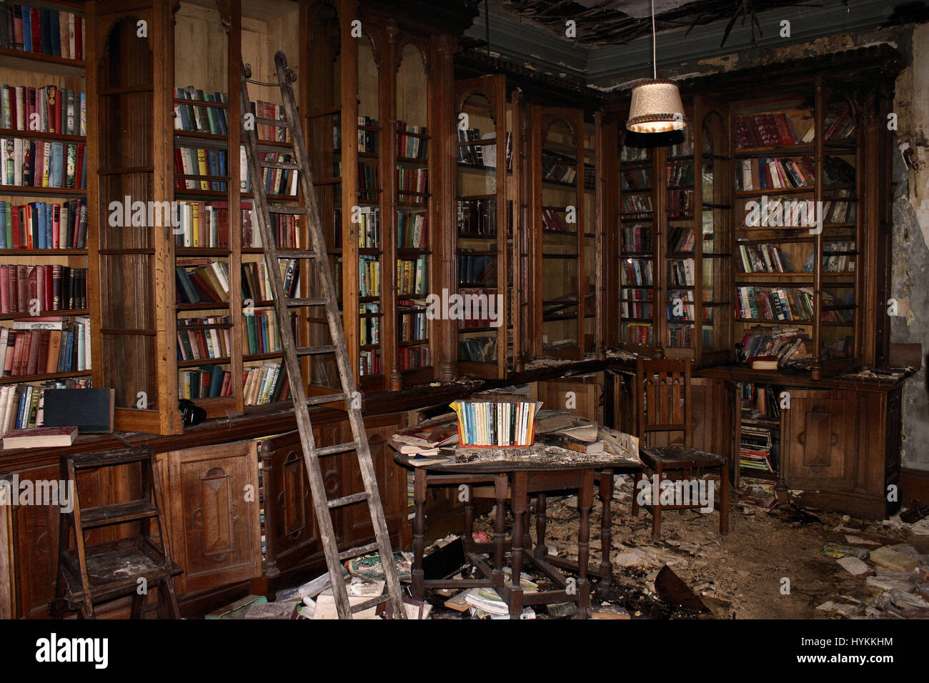 BERKSHIRE, UK: THE SPOOKY Berkshire location where legendary British writer John Milton once lived has been photographed in its crumbling state by an urban explorer. Pictures taken by an anonymous urban explorer show what remains inside this once elegant home, called Berkyn Manor. This place once housed some of the country’s wealthiest families over the past four-hundred and fifty years.  From deer-head trophies, to a classic Underwood metal typewriter, gramophone’s, a piano and an organ, letters dating back to 1956 as well as a copy of the Evening mail from November 1962 the building contains Stock Photo