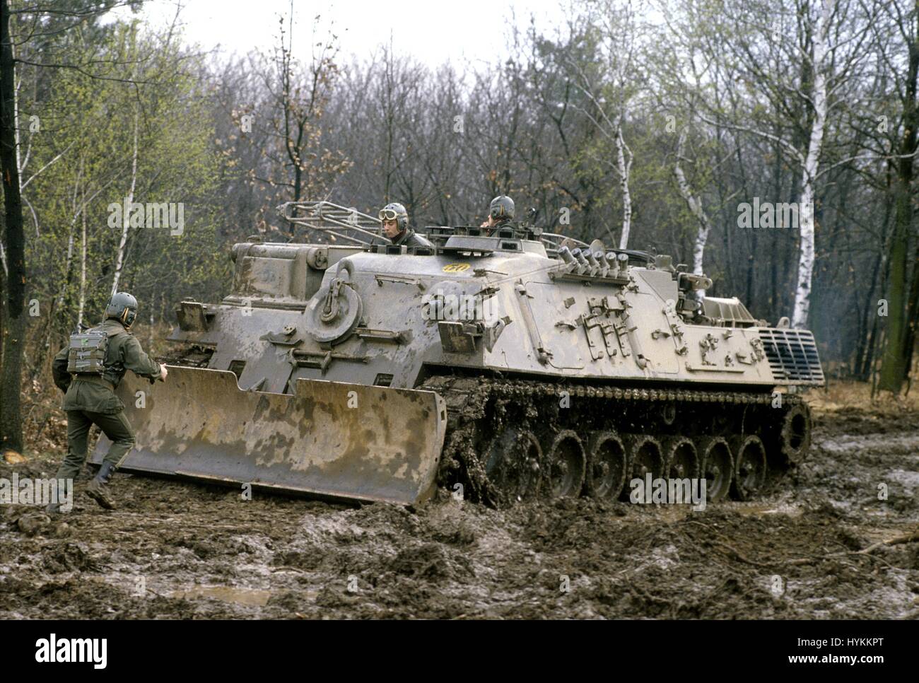 Italian Army, Leopard Pioneer recovery tank Stock Photo Alamy