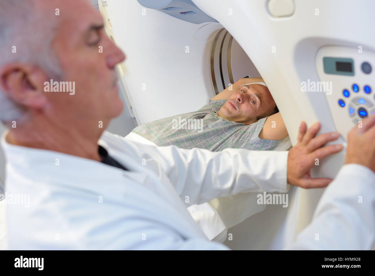 Device Reprogramming For Mri programming mri machine Stock Photo - Alamy