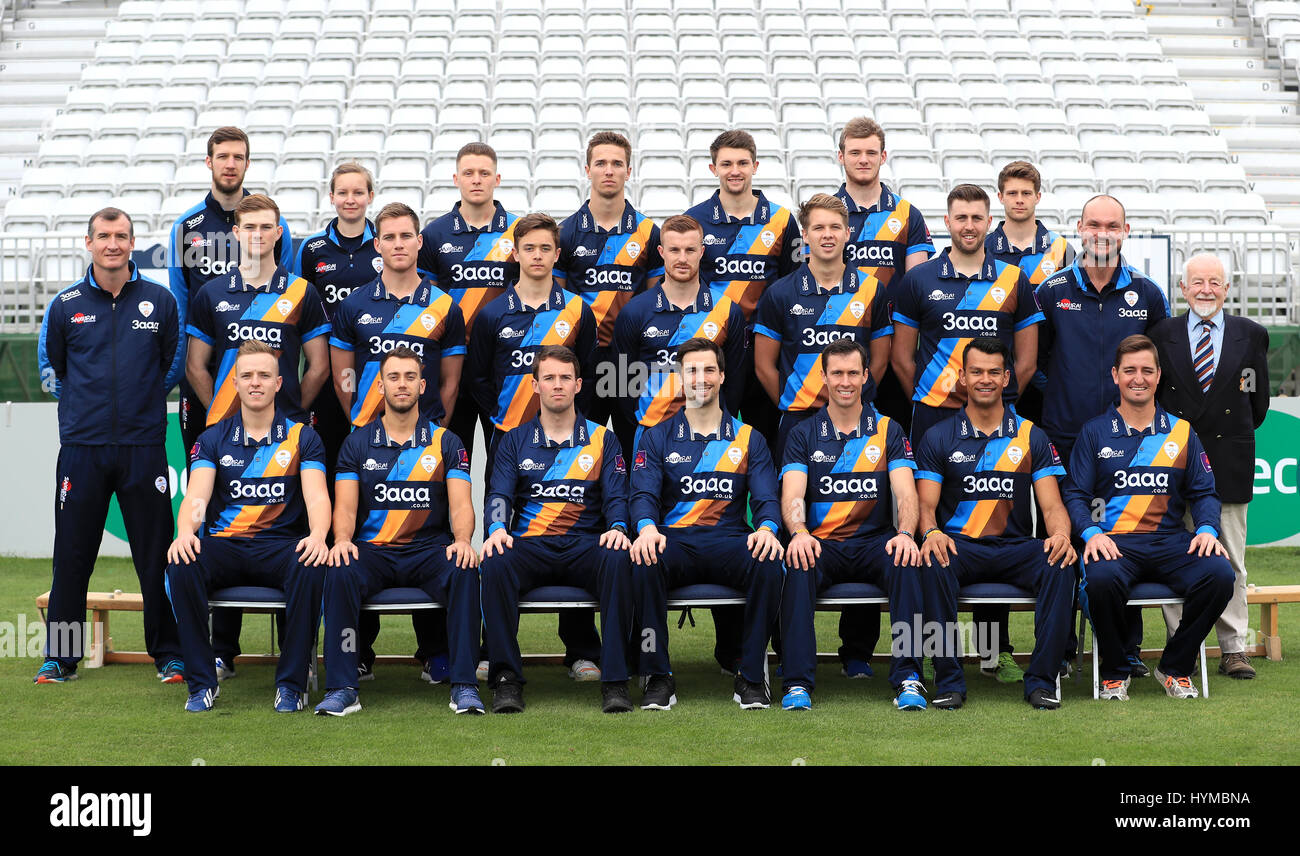 Derbyshire's (top row left-right) psychologist Andy Hooton, physio Fran Clarkson, Tom Wood, Will Davis, Greg Cork, Rob Hemmings, Charlie Macdonell (middle row left-right) development coach Mal Loye, Tom Taylor, Luis Reece, Harvey Hosein, Tom Milnes, Matt Critchley, Ben Cotton, first team support coach Steve Stubbings (bottom row left-right) Ben Slater, Alex Hughes, Tony Palladino, Billy Godleman, Wayne Madsen, Shiv Thakor, Daryn Smit during the media day at The County Cricket Ground, Derby. Stock Photo
