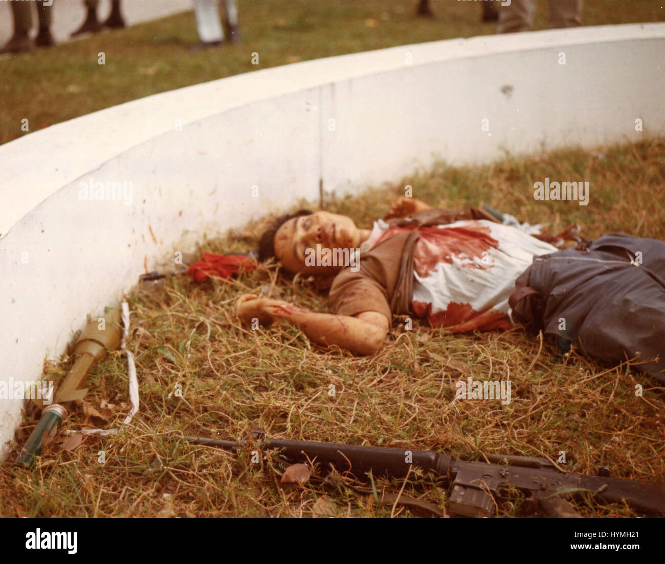A dead Viet Cong with his weapons nearby lies on the grounds of the American embassy after the Tet attack. Saigon, Republic of Vietnam. 31 January 1968. Stock Photo