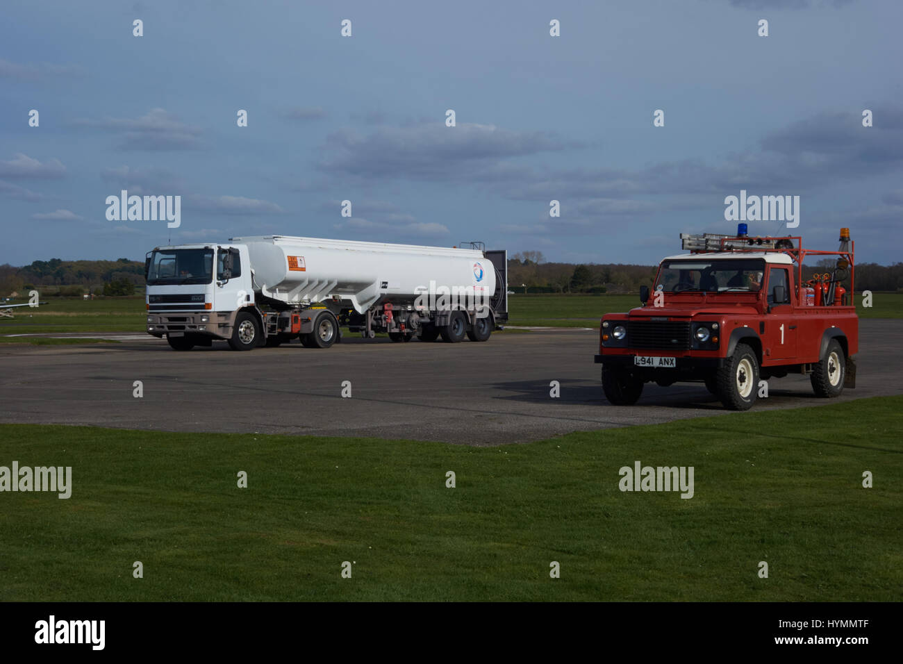 Airport fuel tanker hi-res stock photography and images - Alamy
