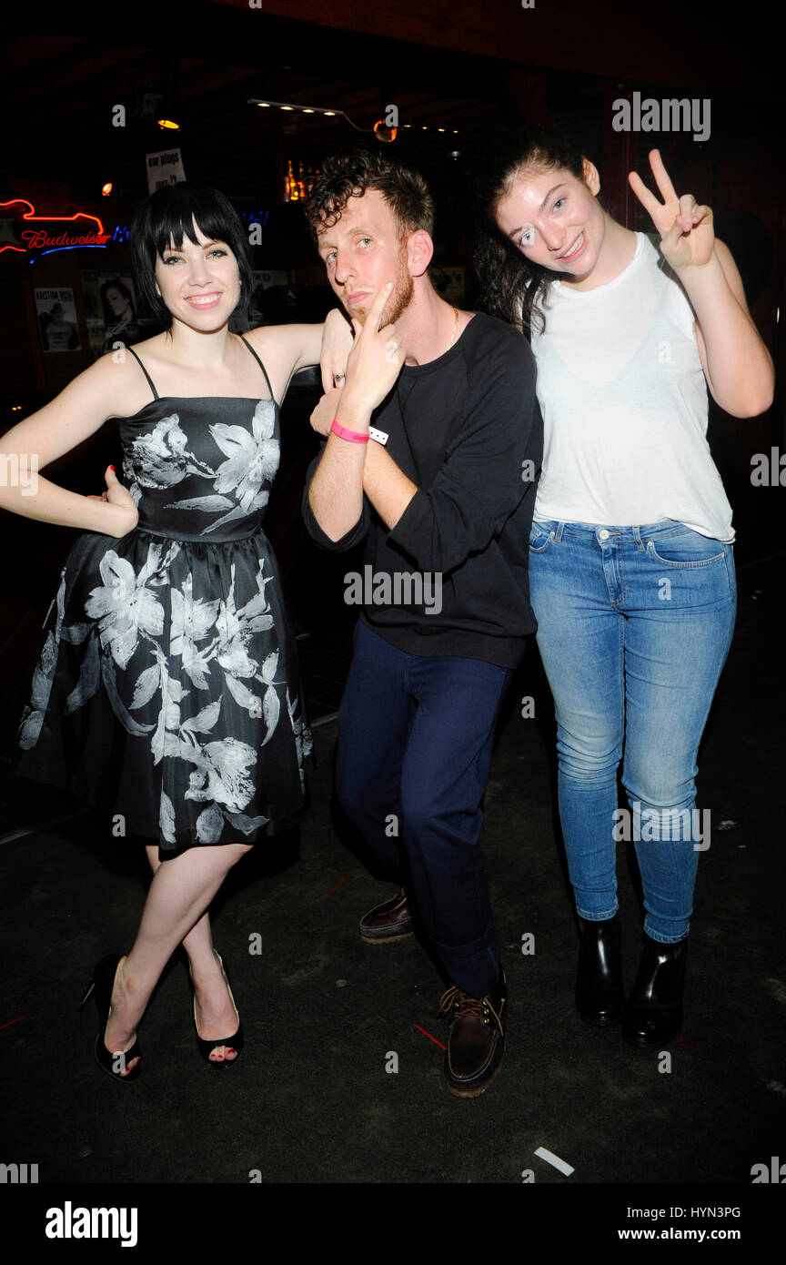 (L-R) Singer Carly Rae Jepsen, Ariel Rechtshaid and Lorde pose at The Troubadour in West Hollywood, California. Stock Photo