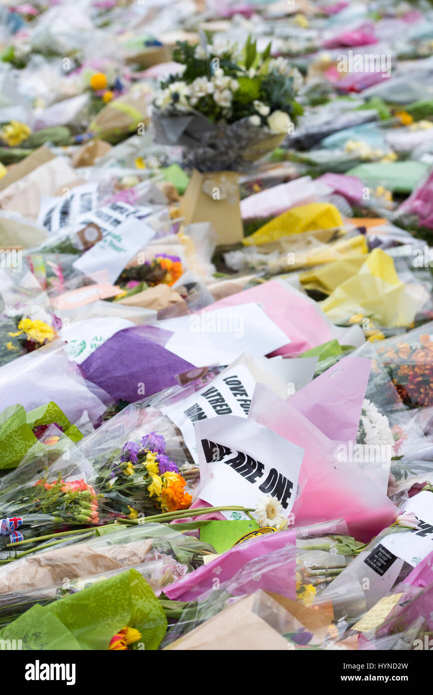 Floral Tributes in Westminster outside the houses of parliment after Terrorism attack by Khalid Masoods. London. 2017 Stock Photo