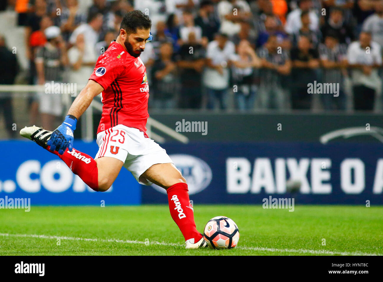 SÃO PAULO, SP - 05.04.2017: CORINTHIANS X UNIVERSIDAD DE CHILE - Johnny Herrera during the match between Corinthians x Universidad de Chile held at the Arena Corinthians, East Zone of São Paulo. The match is valid for the Copa Sudamericana in 2017. (Photo: Marco Galvão/Fotoarena) Stock Photo