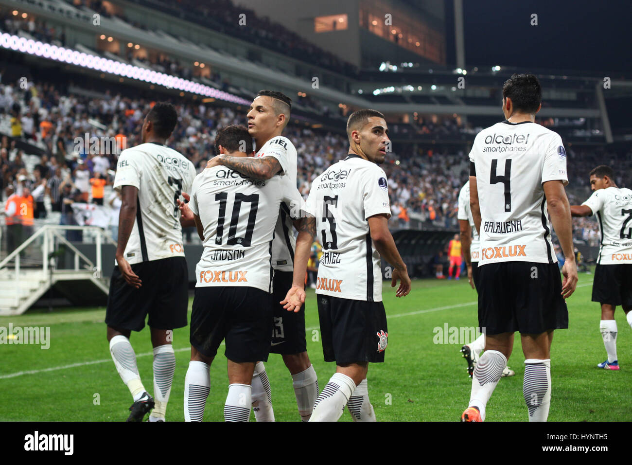 SÃO PAULO, SP - 05.04.2017: CORINTHIANS X UNIVERSIDAD DE CHILE ...