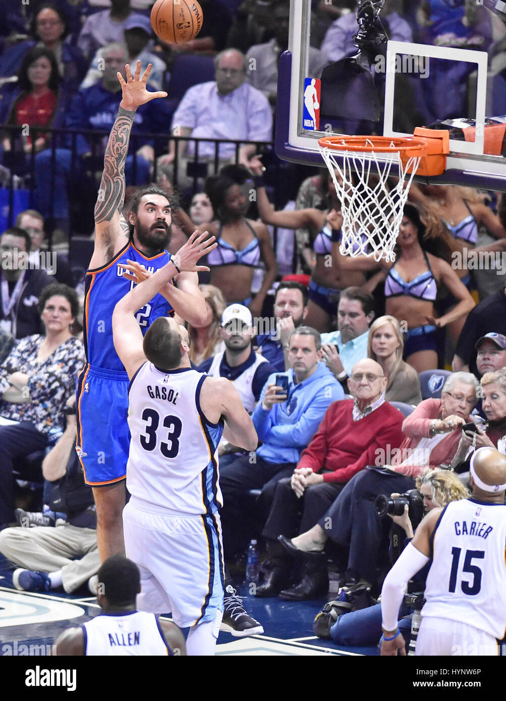 Memphis, TN, USA. 5th Apr, 2017. Oklahoma City Thunder Steven Adams (left) takes a shot over a Memphis Grizzlies defender during the second quarter of an NBA game at FedEx Forum in Memphis, TN. Oklahoma City won 103-100. Austin McAfee/CSM/Alamy Live News Stock Photo