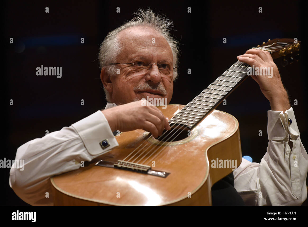 Duesseldorf, Germany. 05th Apr, 2017. Spanish guitarist Pepe Romero plays  guitar on stage during a soundcheck at Tonhalle in Duesseldorf, Germany, 05  April 2017. He was to be accompanied by the Munich