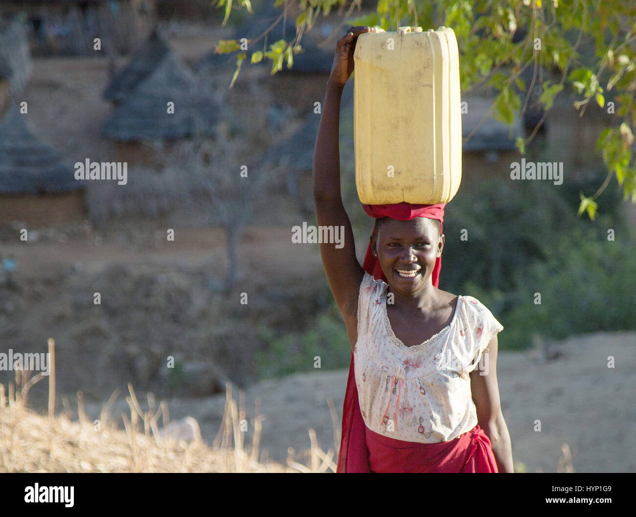 Kauda, Sudan. 12th Feb, 2017. A woman carries a water cannister on her head near Kauda, Sudan, 12 February 2017. There is no running water in the Nuba mountains. Woman are largely responsible for procuring water. The nearest pump is often several hours away. The Nuba mountains are controlled by the national liberation army Sudan People's Liberation Army-North (SPLA-N) and its political arm, the Sudan People's Liberation Movement-North (SPLM-N). Photo: Laura Wagenknecht/dpa/Alamy Live News Stock Photo
