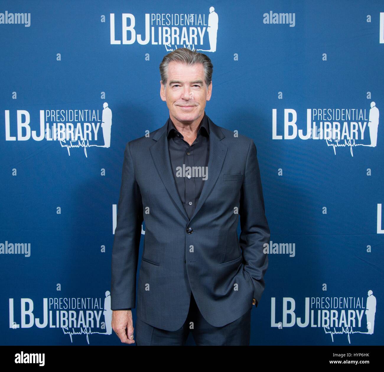 Pierce brosnan hi-res stock photography and images - Alamy