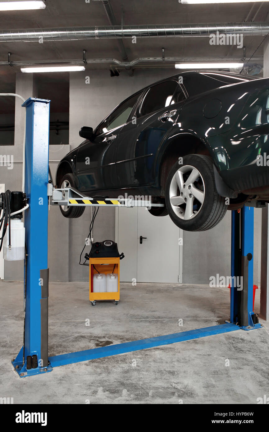 Car repair lift hi-res stock photography and images - Alamy
