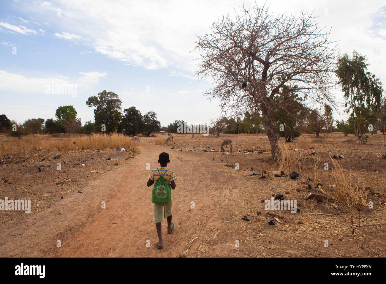 Burkina Faso, 10-year-old child going to the school, the village of Ponsom Tenga is located 20 kilometers from Ouagadougou Stock Photo