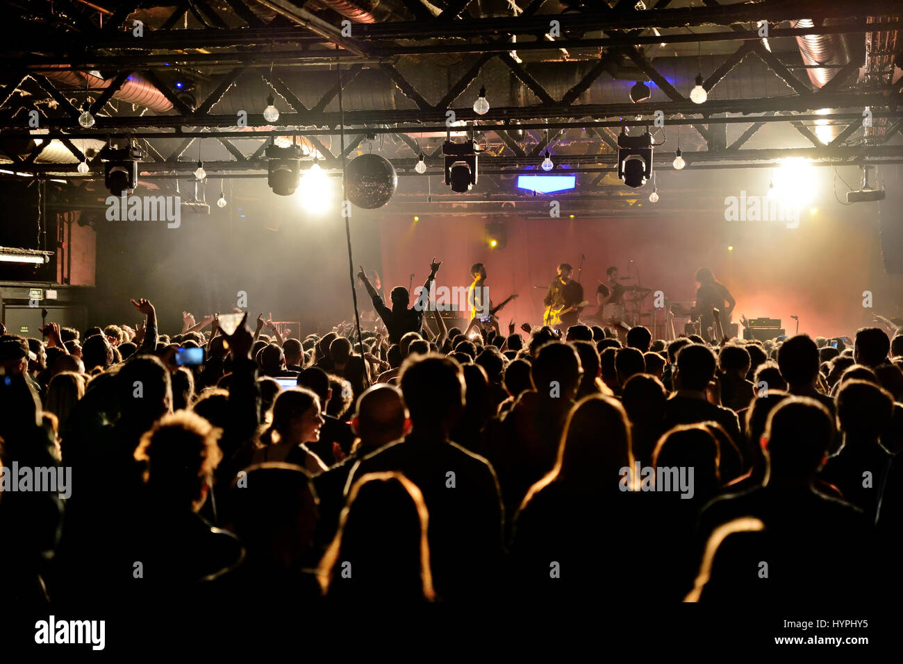 Pop concert stage crowd hi-res stock photography and images - Alamy