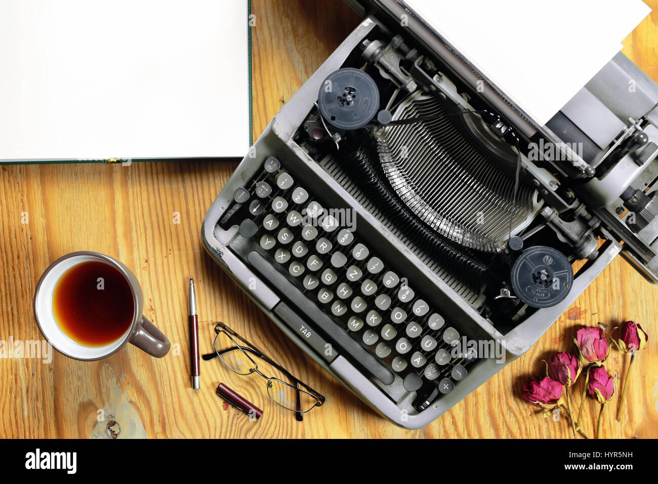 typewriter retro desktop Stock Photo Alamy
