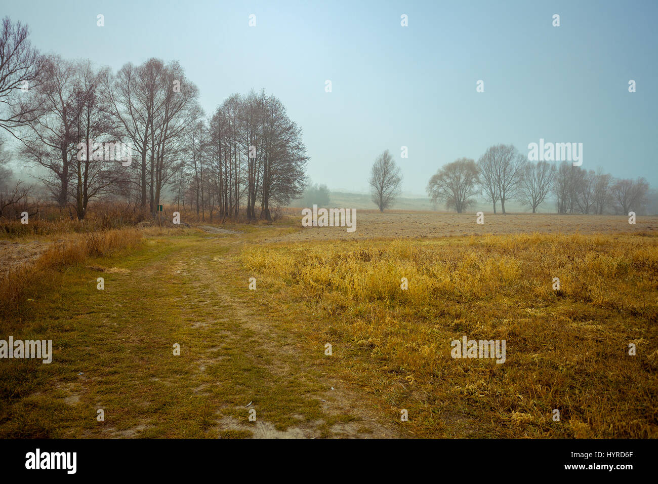 Vintage dirt road blue sky hi-res stock photography and images - Alamy