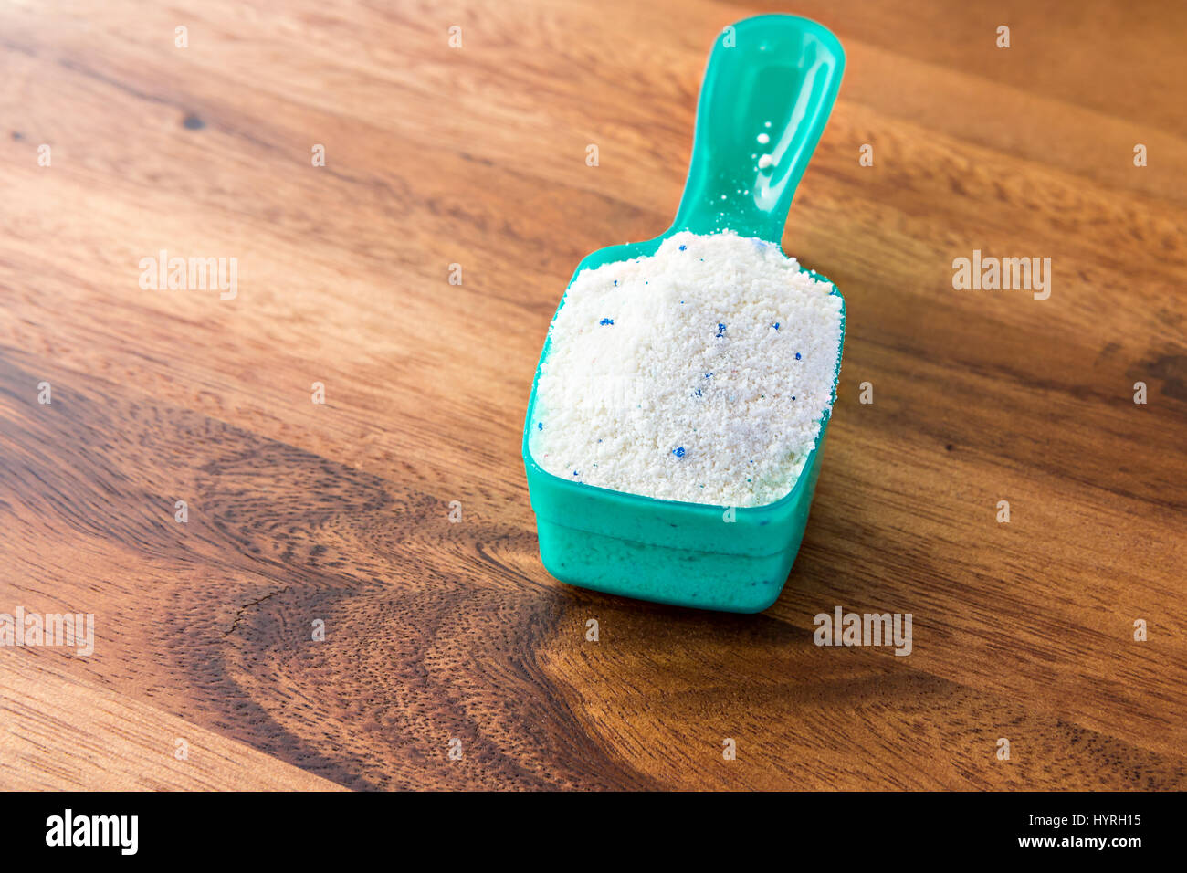https://c8.alamy.com/comp/HYRH15/detergent-or-washing-powder-in-measuring-spoon-HYRH15.jpg