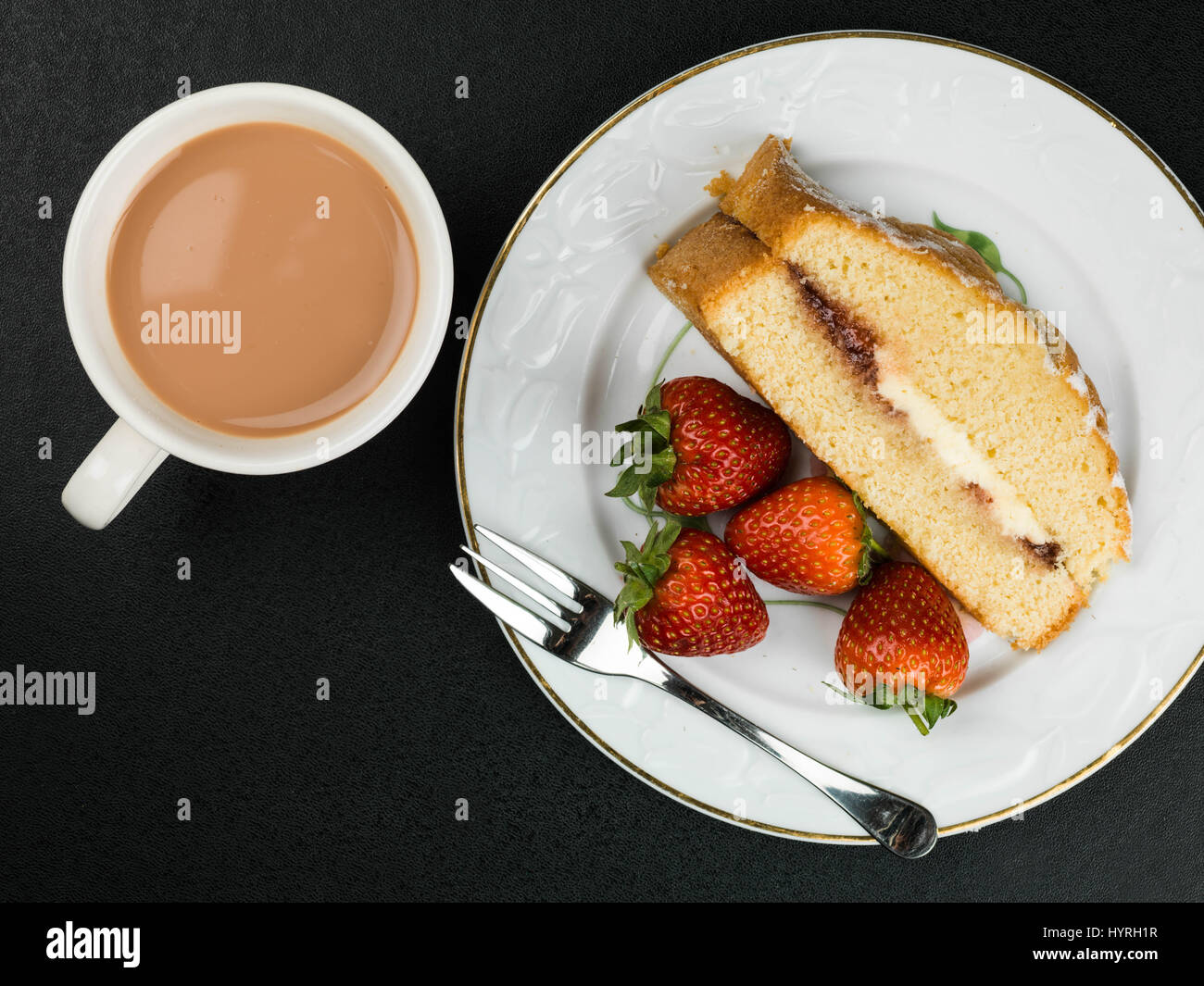 Sponge cake with strawberries hi-res stock photography and images - Alamy