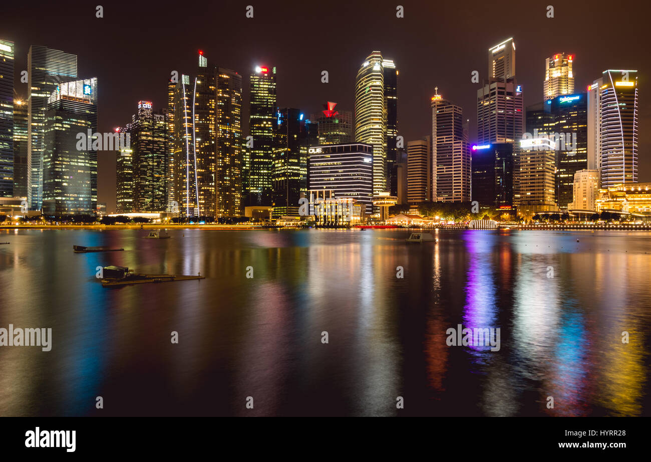 Night illuminated singapore hi-res stock photography and images - Alamy