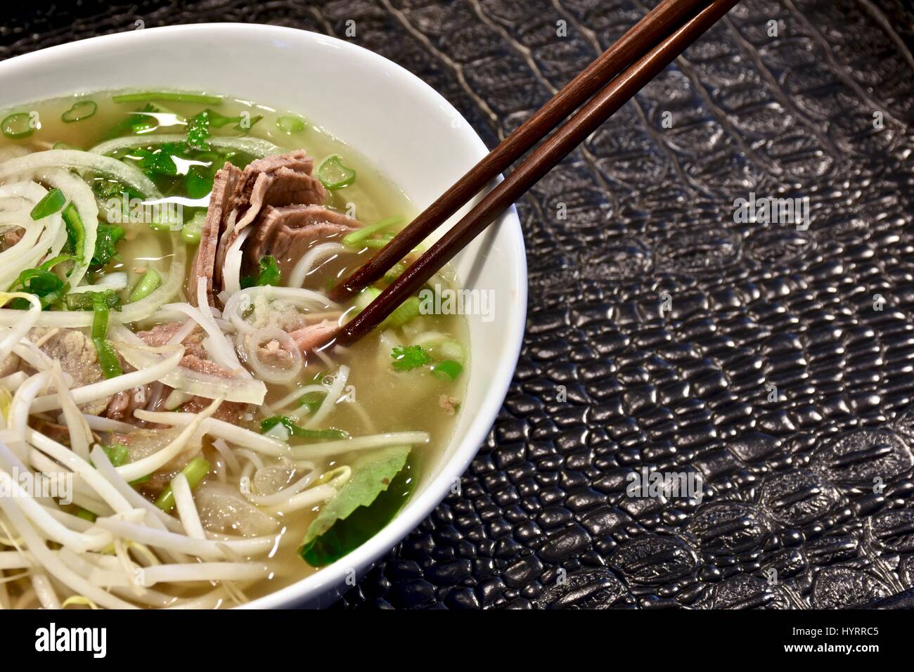 Bowl of Vietnamese pho noodle soup Stock Photo Alamy