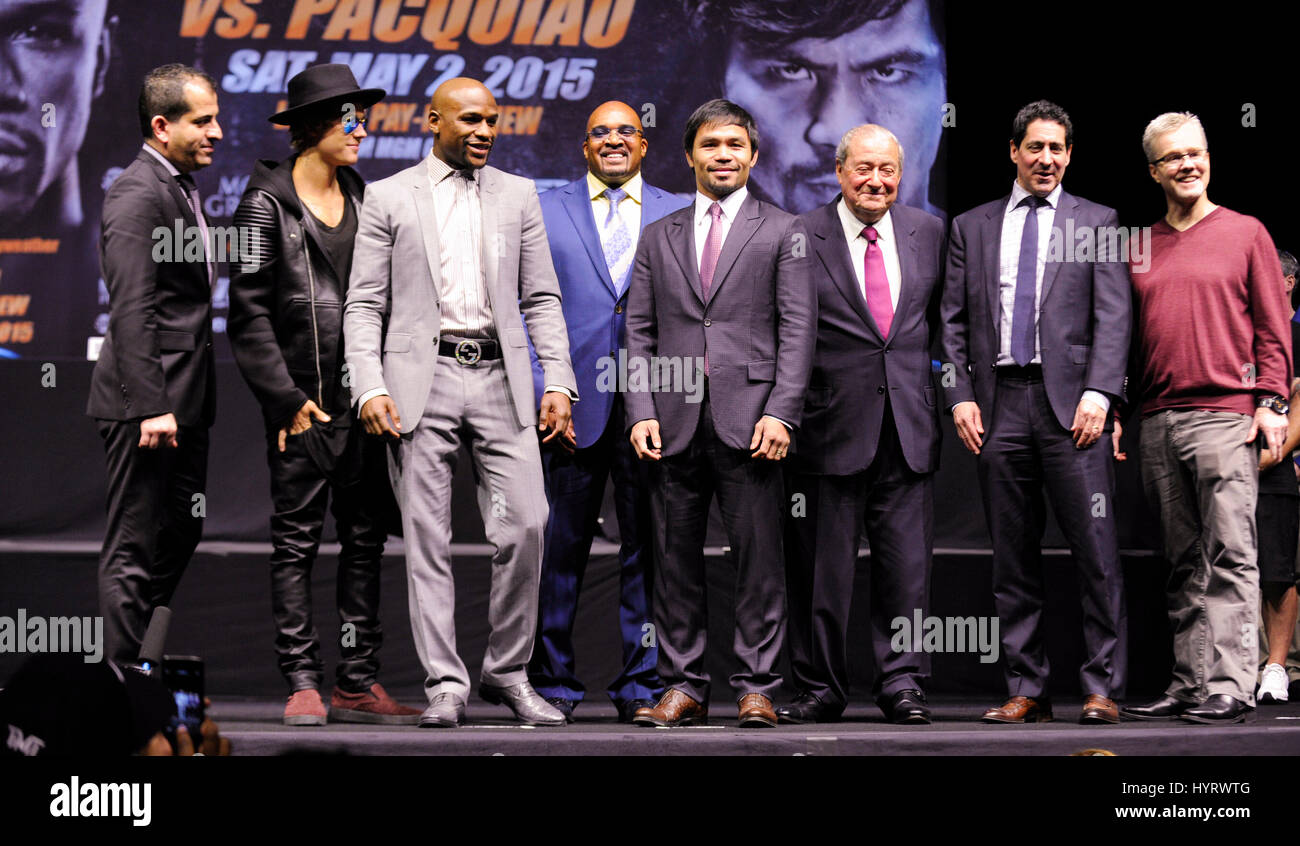 (L-R) Singer Justin Bieber, Boxers Floyd Mayweather Jr, Leonard Ellerbe, Manny Pacquiao from the Philippines, Bob Arum and Freddie Roach from the US pose during a press conference on March 11, 2015 in Los Angeles, California, to launch the countdown to t Stock Photo