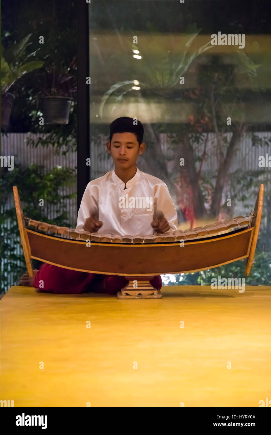 Wooden Xylophone High Resolution Stock Photography and Images Alamy